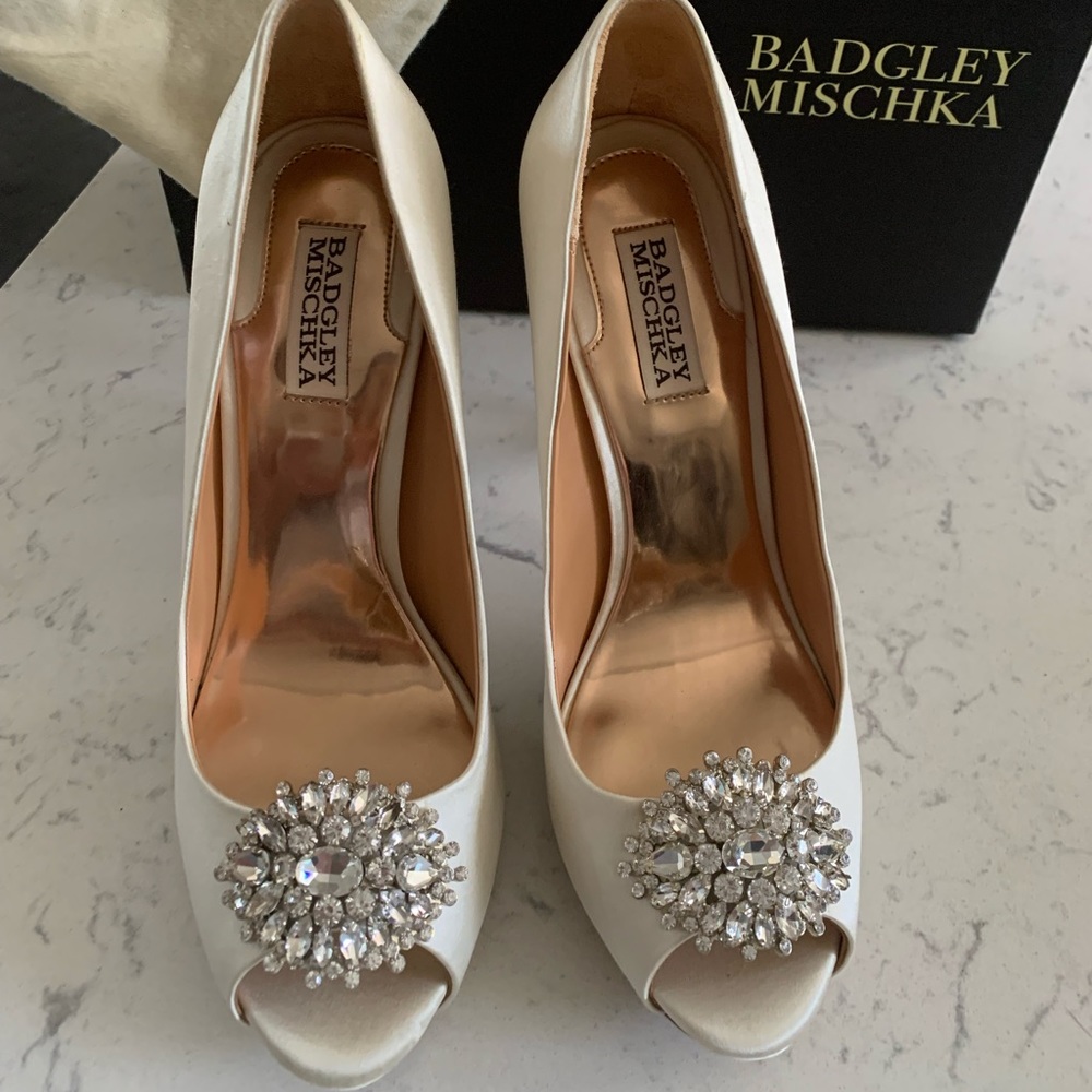 Badgley Mischka satin shoes